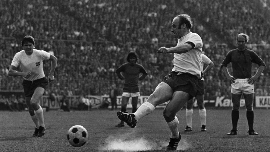 Exfutbolista Uwe Seeler es sometido a cirugía tras caída