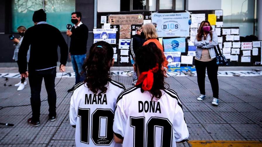 Maradona sufrió abstinencia y seguirá internado