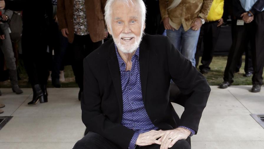 Muere cantante country Kenny Rogers a los 81 años Muere cantante country Kenny Rogers a los 81 años