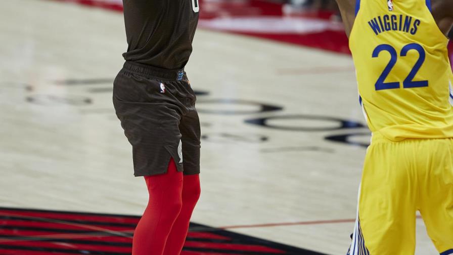Blazers ganan a Warriors 108-106 con un triple de Lillard