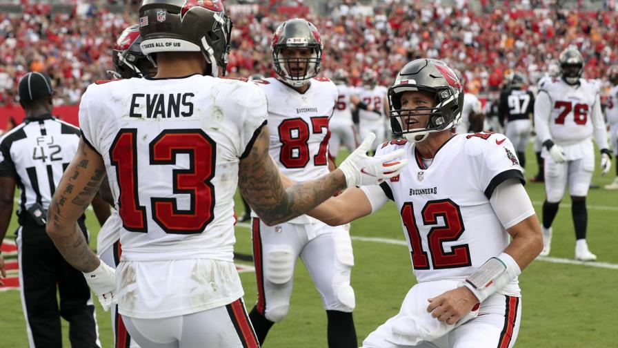 Brady lanza 5 TDs y Buccaneers aplastan a Falcons