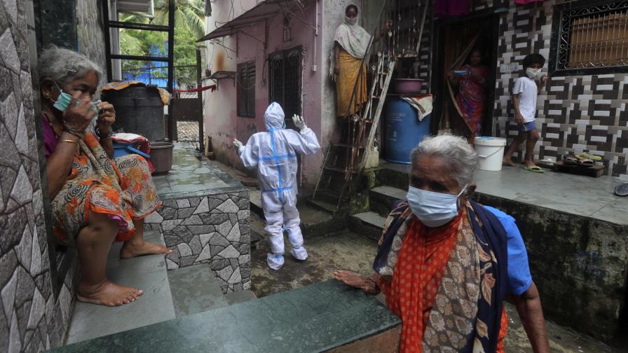India reporta 53.601 casos nuevos de coronavirus en un día