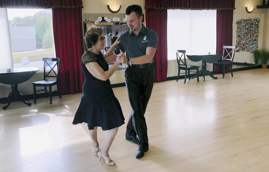 EEUU restringe visas para instructores de baile de salón