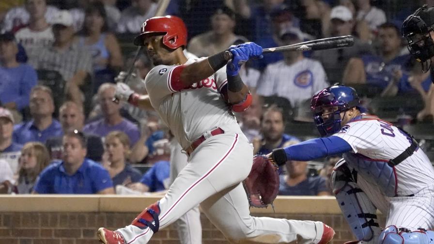Filis doblegan 15-10 a Cachorros con grand slam de McCutchen