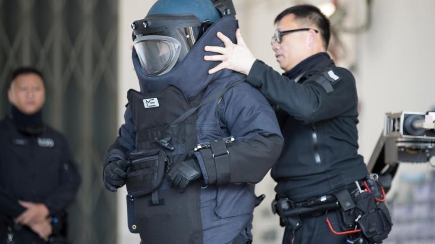 Policía de Hong Kong detiene a 3 en otro caso de explosivos