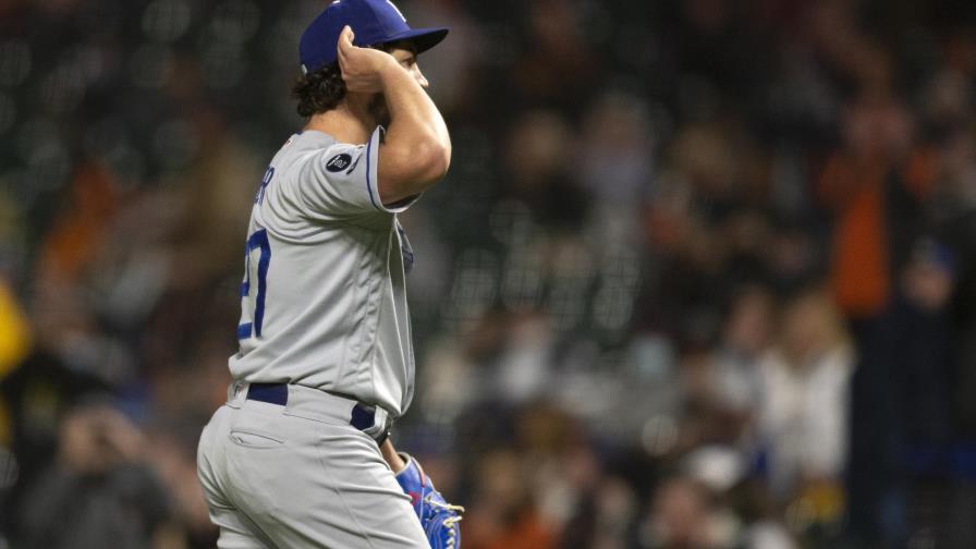 Vídeo | Bauer poncha 11 y Dodgers ganan a Gigantes, mantienen racha