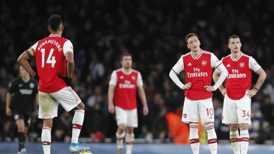 Arsenal sigue en picada: pierde 2-1 en casa ante Brighton