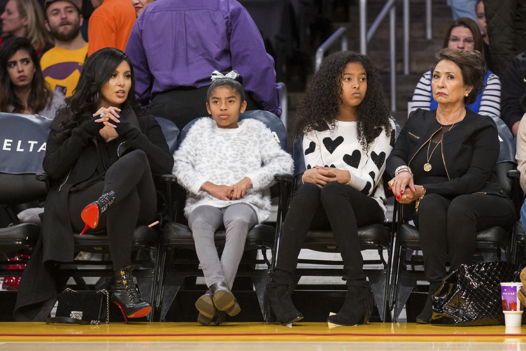 Viuda de Kobe arremete contra demanda legal de su madre
