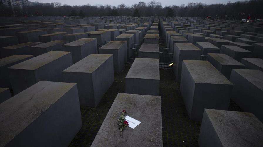 Sobrevivientes de Auschwitz marcan 76to aniversario