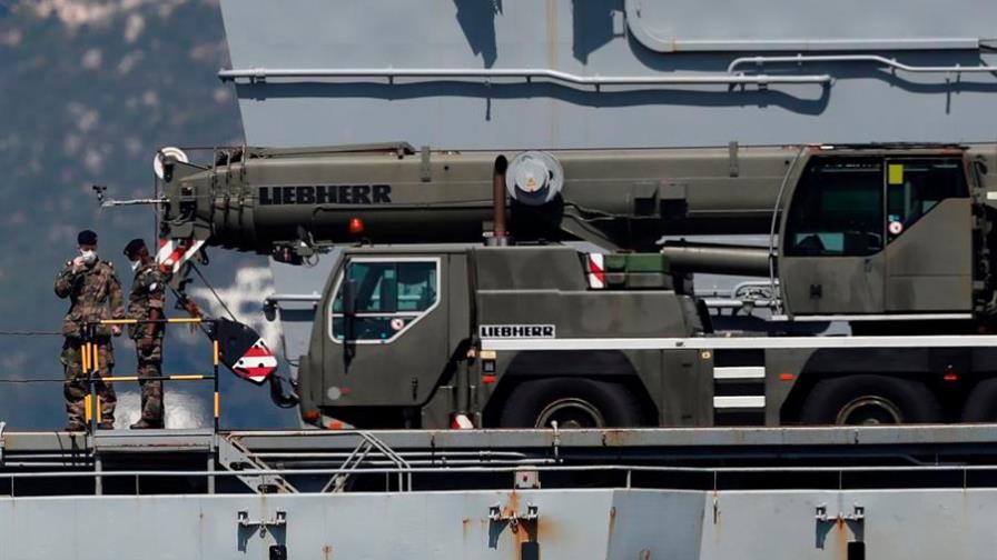 Francia pone en cuarentena a casi 2.000 marinos del portaaviones De Gaulle