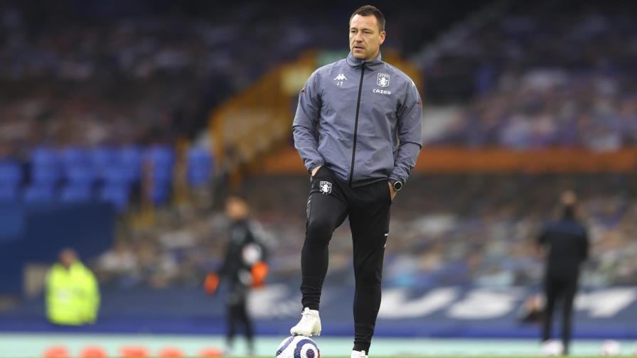 Terry deja al Aston Villa en busca de convertirse en técnico
