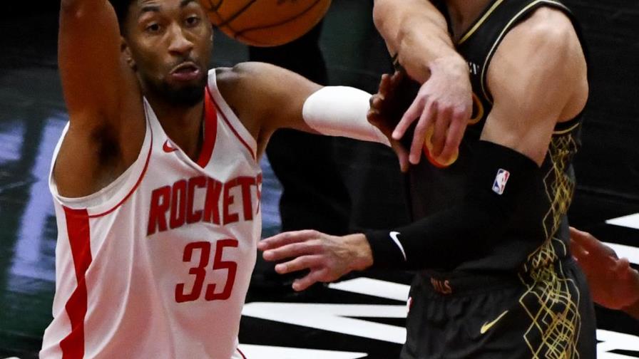 Bulls frenan a Oladipo en debut con Houston, ganan 125-120