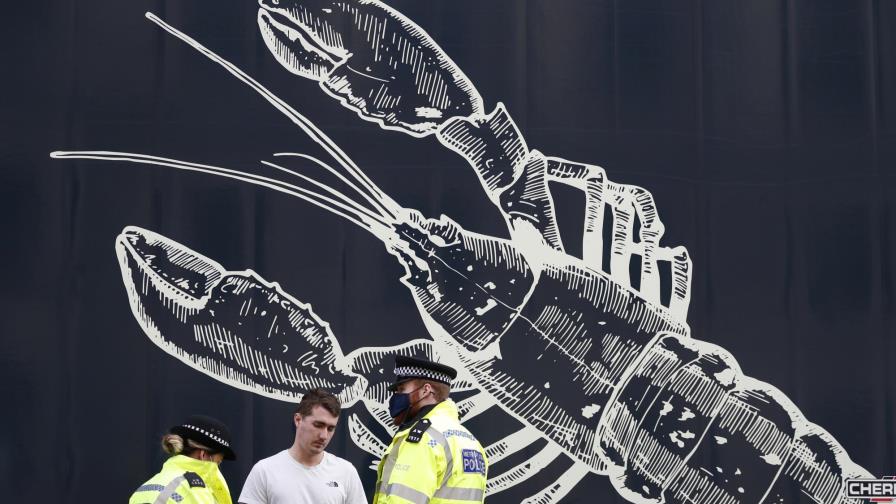 Camiones de mariscos británicos protestan por Brexit