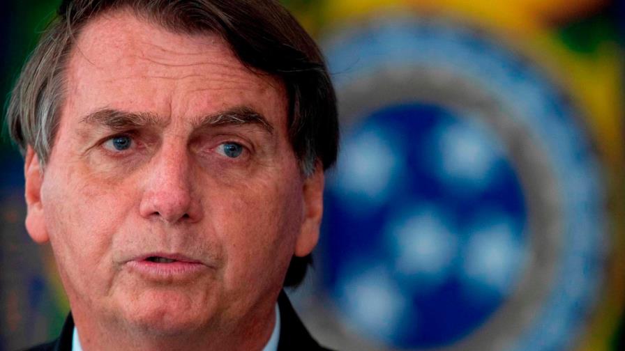 Bolsonaro cumple 66 años presionado por su negacionismo de la pandemia