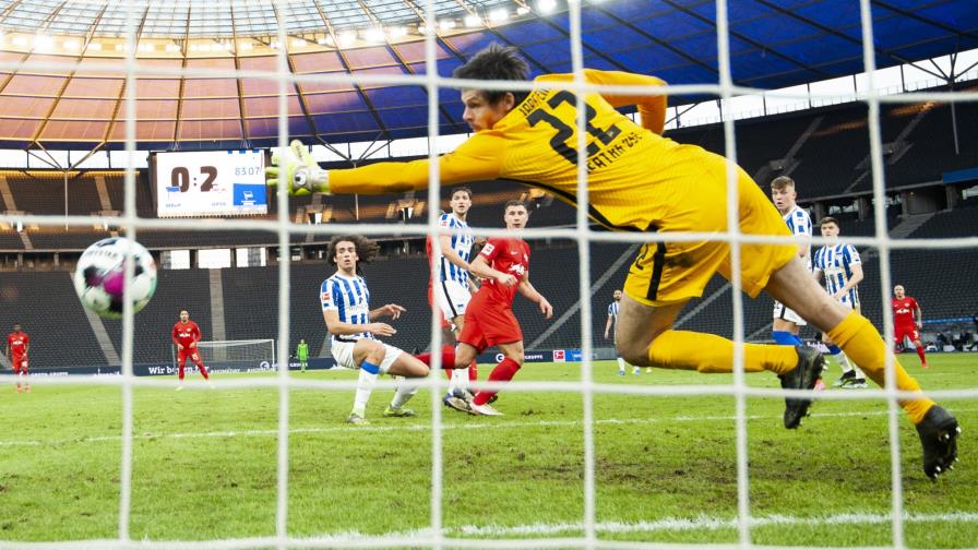 Leipzig le pisa los talones al Bayern en la Bundesliga