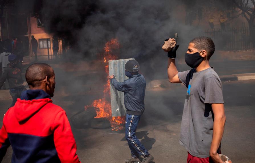 Disturbios en Sudáfrica por el asesinato policial de joven con discapacidad