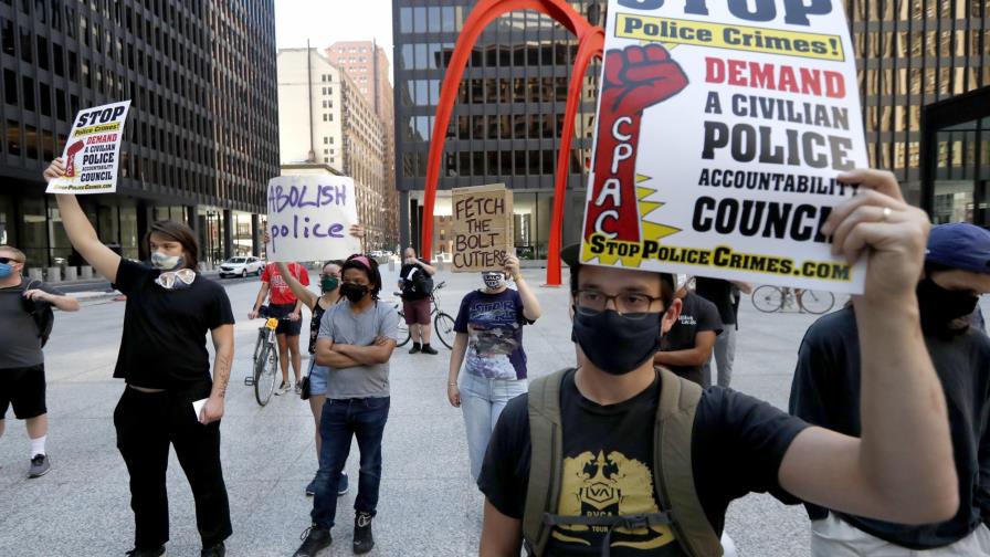 Activistas demandan por agentes federales en Chicago