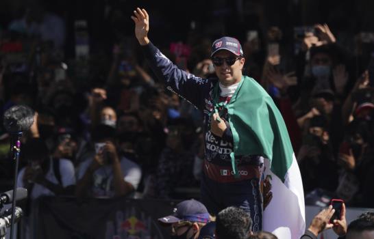 Mexicanos listos para celebrar algo grande del Checo Pérez
