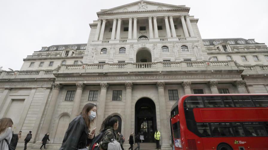Banco de Inglaterra elimina límites a dividendos de bancos
