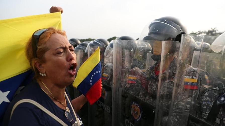 Al menos 2 personas heridas en enfrentamientos en frontera colombo-venezolana Al menos 2 personas heridas en enfrentamientos en frontera colombo-venezolana