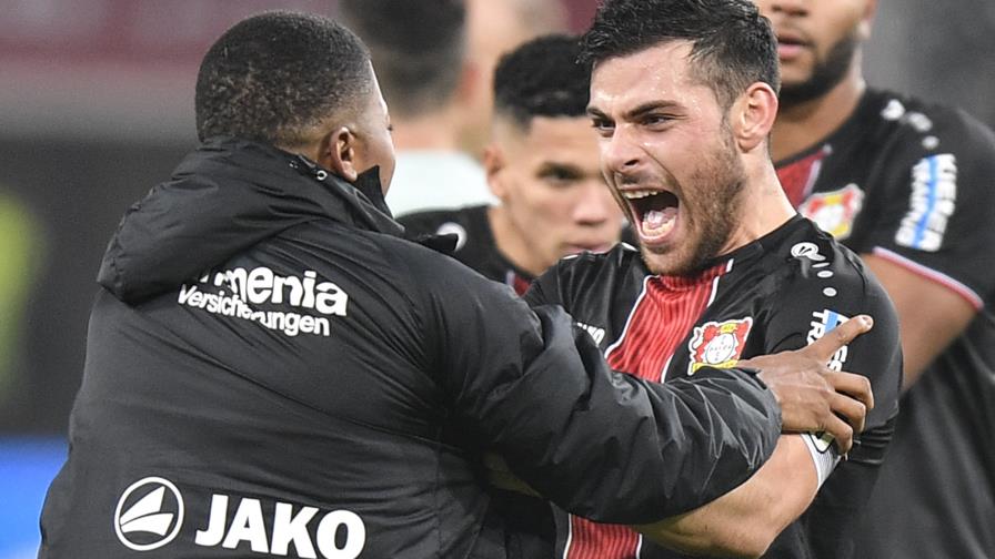 Bayern pierde en Leverkusen y queda a siete puntos del Dortmund, que empató en Fráncfort