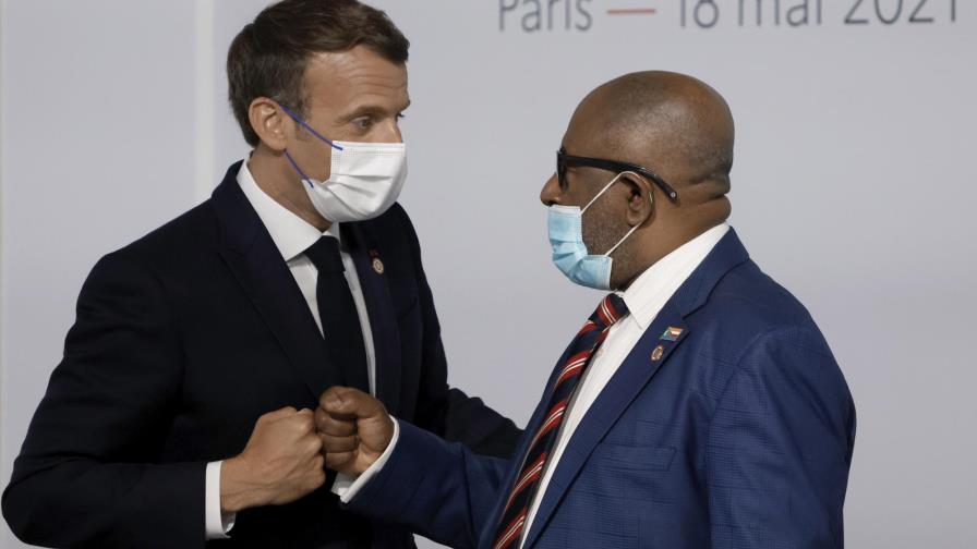 Mandatarios africanos hablan en París sobre sus economías