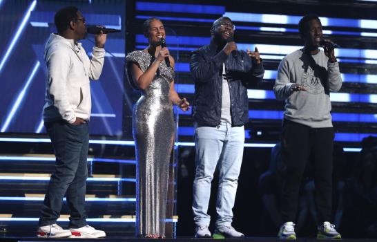 Músicos rinden homenaje a Kobe Bryant en los Grammy