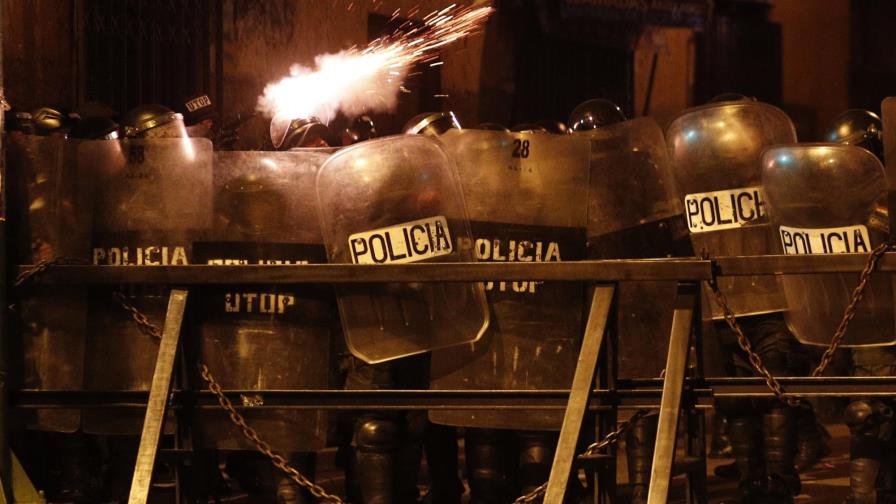 Policías se amotinan en plena crisis social en Bolivia Policías se amotinan en plena crisis social en Bolivia