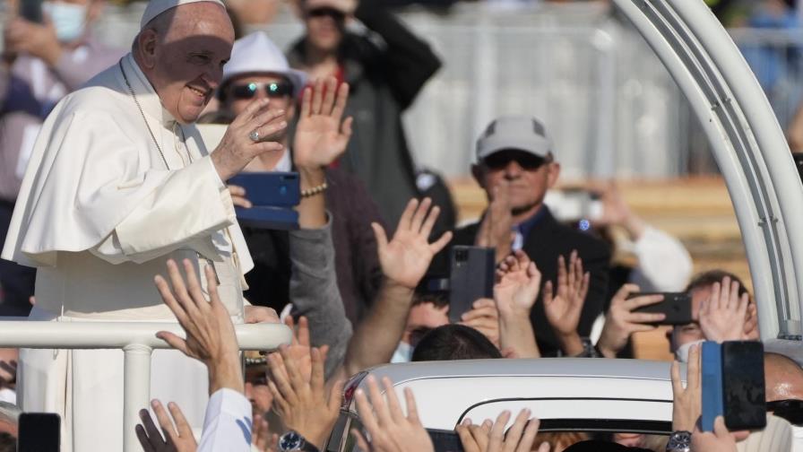 El papa pide compasión en el final de su viaje a Eslovaquia