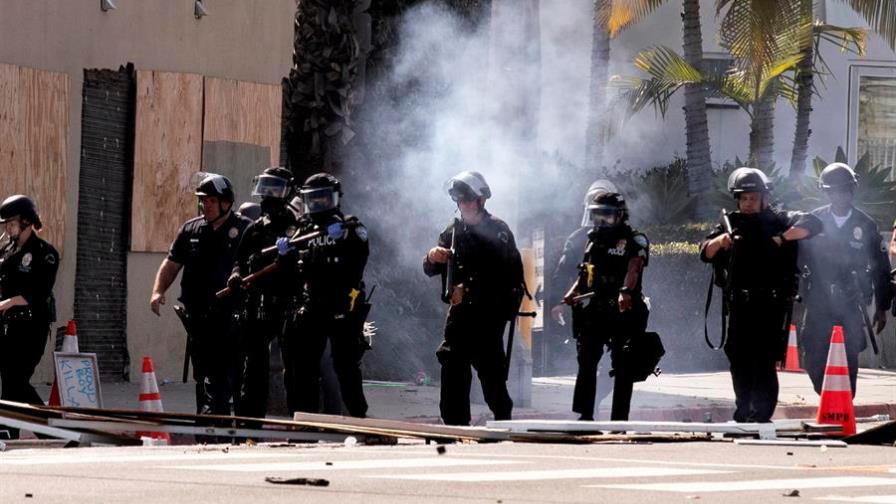 Piden investigar disparos con balas de goma al rostro de una mujer en EEUU