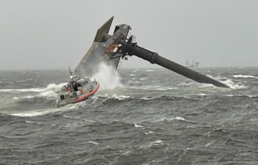 Rescatan a varias personas tras naufragio cerca de Luisiana