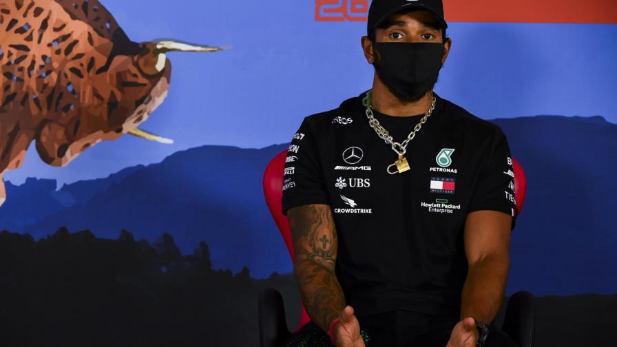 Hamilton critica a equipos rivales por no hablar del racismo