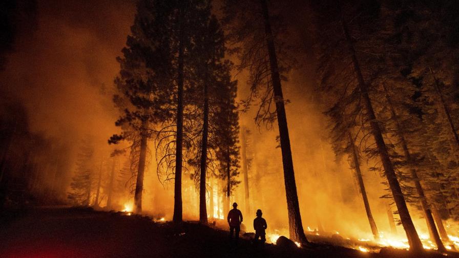 EEUU: Bomberos logran avances en la lucha contra incendios