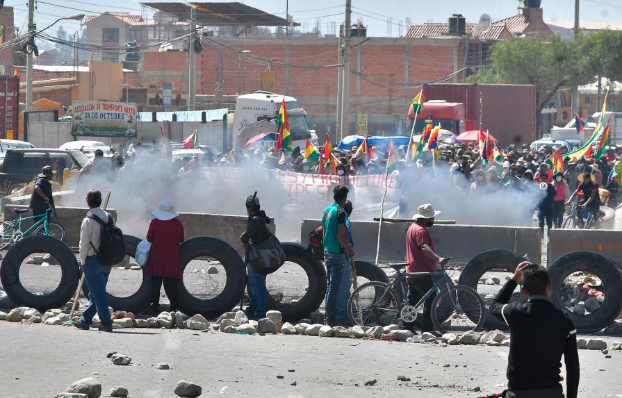 Bolivia cumple ocho días de protestas que asfixian a hospitales y productores
