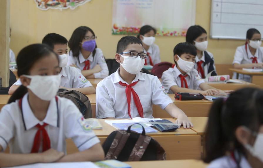 Vietnam reabre escuelas al ceder amenaza del virus