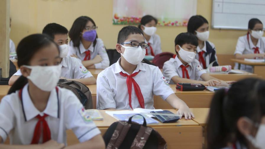 Vietnam reabre escuelas al ceder amenaza del virus