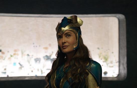 Salma Hayek se sintió como la mamá en el set de Eternals Salma Hayek se sintió como la mamá en el set de Eternals