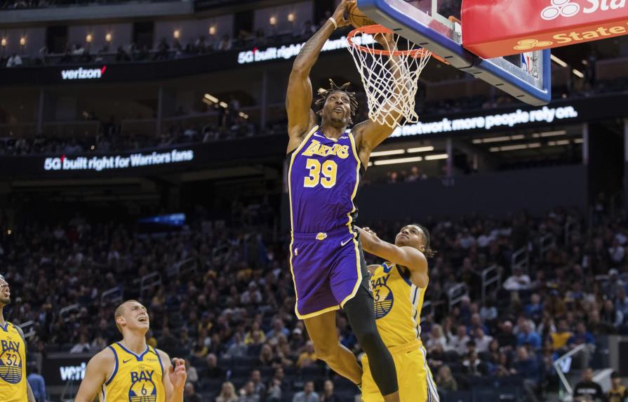 James anota 22 puntos y Lakers ganan 125-120 a Warriors