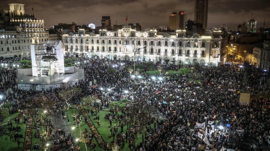 Masivas marchas en todo Perú en rechazo al Gobierno de Manuel Merino