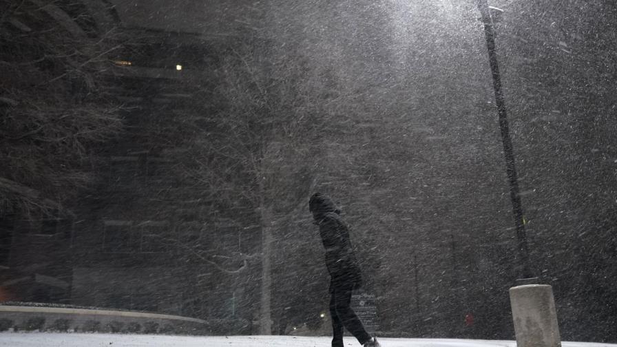 Una tormenta deja cortes de luz y llanuras nevadas en Texas
