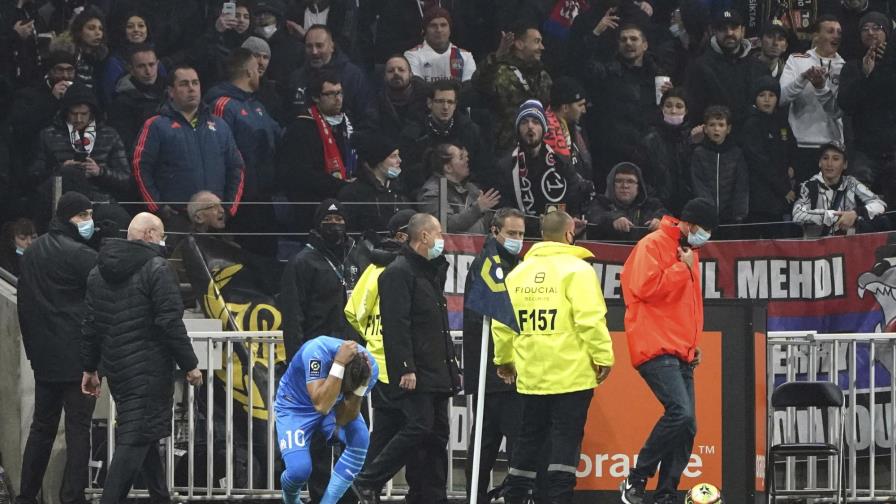 Payet es agredido por botella de agua en el Lyon-Marsella Payet es agredido por botella de agua en el Lyon-Marsella