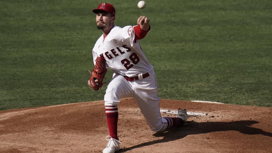Angelinos blanquean a Padres; estropean debut de Clevinger