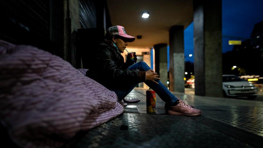 El frío y la pandemia acorralan a los sin techo en las calles de Buenos Aires