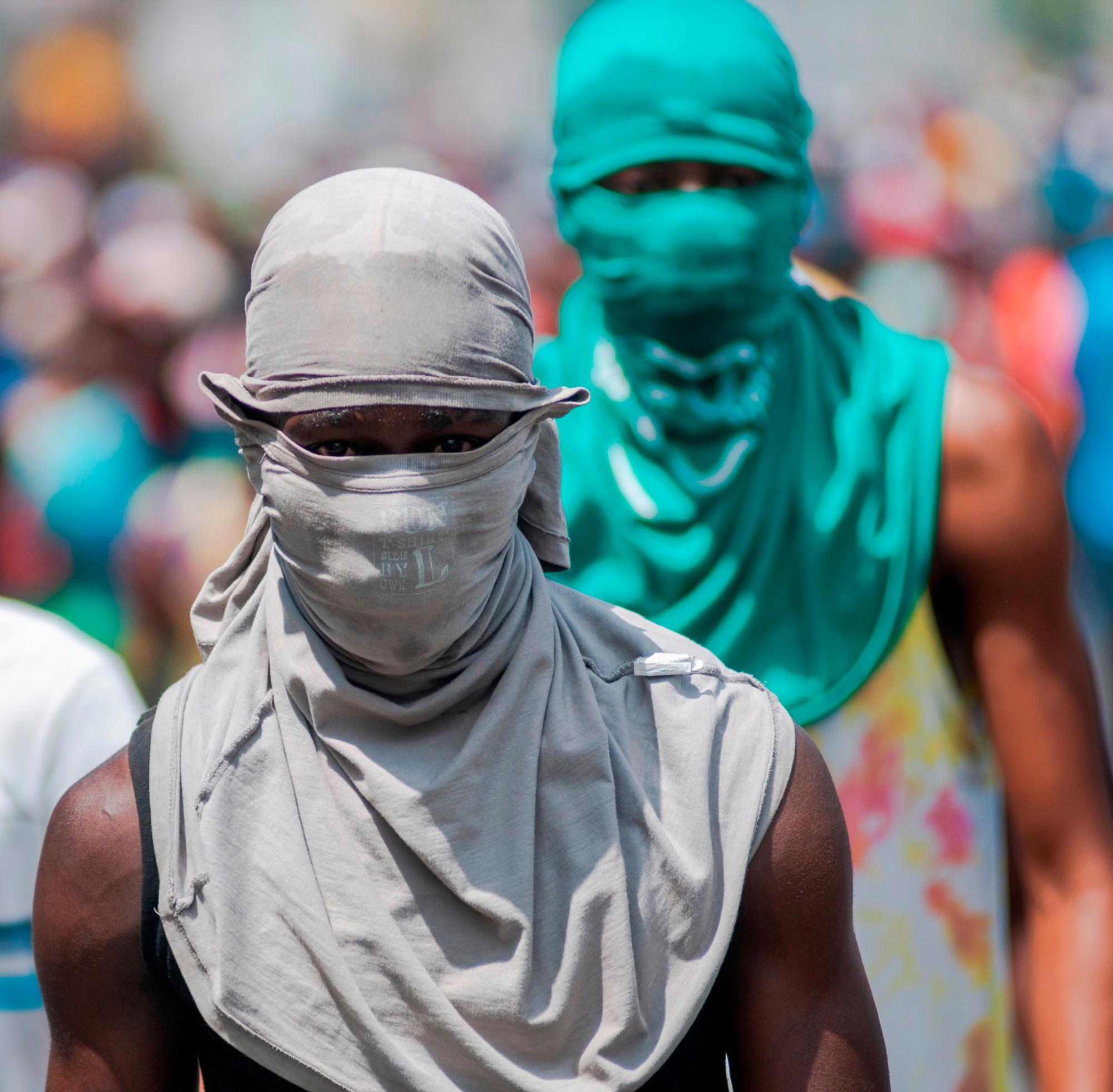 En la capital haitiana ocurrieron saqueos, incendios de edificios, entre ellos una comisaría de Policía en la barriada de Cité Soleil.
