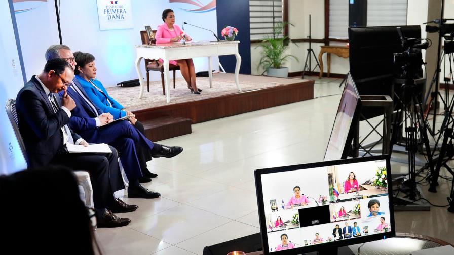 Primeras damas de 12 países combaten la discriminación