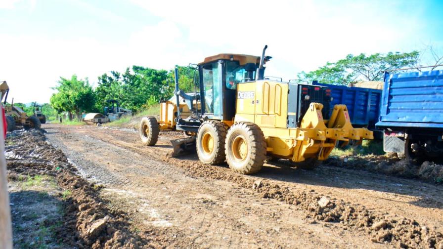 Gobierno dispone reparación de caminos vecinales en el Bajo Yuna Gobierno dispone reparación de caminos vecinales en el Bajo Yuna