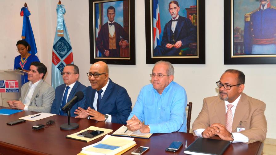 Educación invita a padres y a la ADP a involucrarse en inicio de este año escolar 