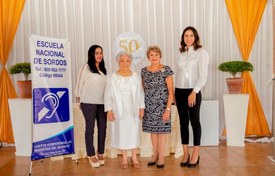 Escuela Nacional para Sordos de Santiago da gracias por cumplir 50 años