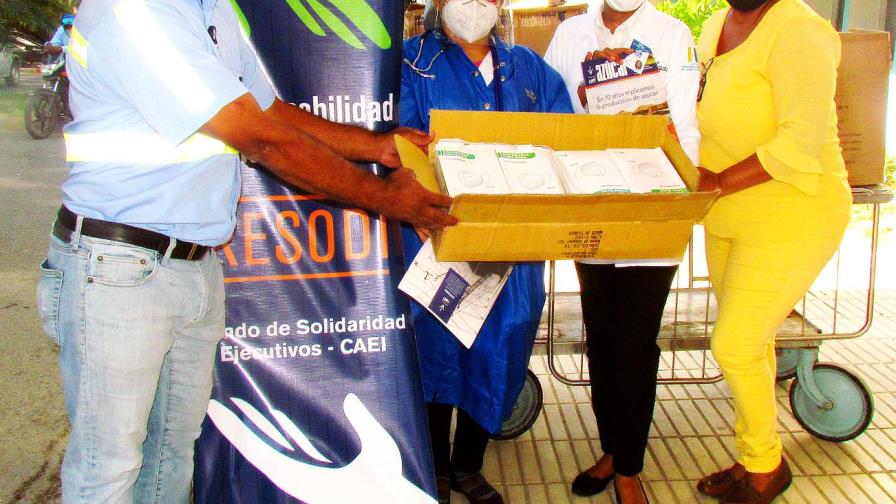 Consorcio azucarero entrega equipos de protección a hospital en San Pedro de Macorís