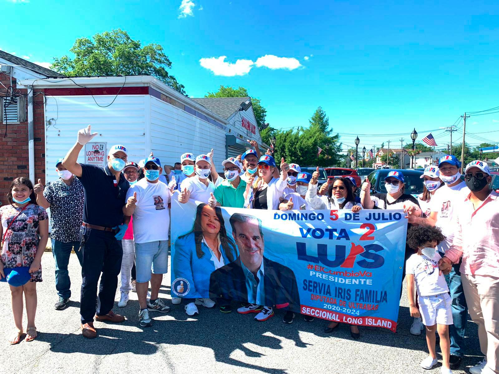 Miembros del PRM en Long Island durante el programa “Un día con Luis”.